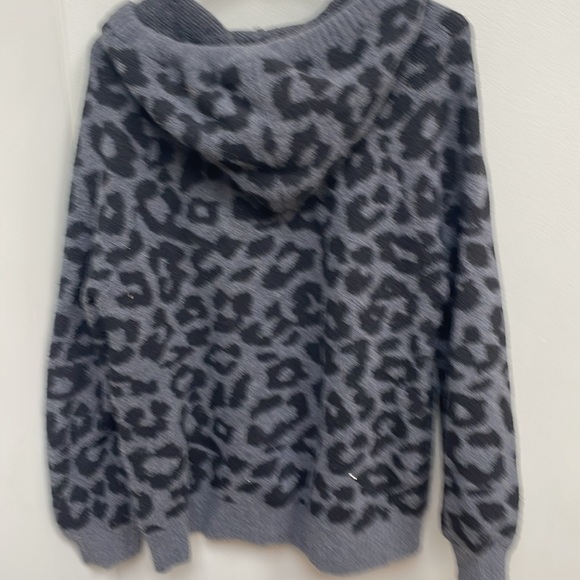 Size Large hooded sweater - Picture 4 of 5